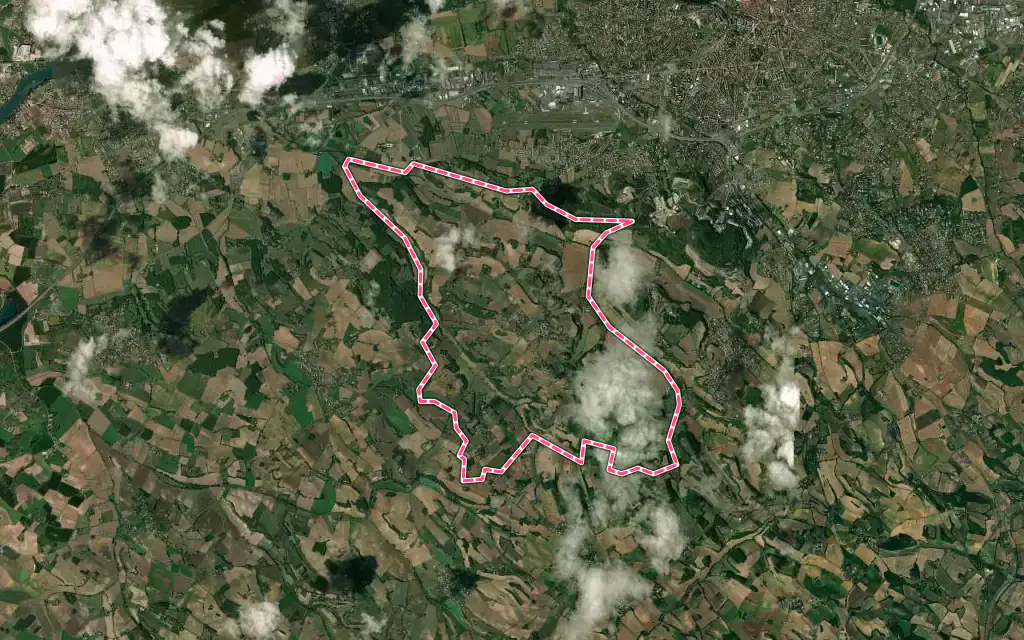 Vue satellite de Carlus avec ses contours administratifs