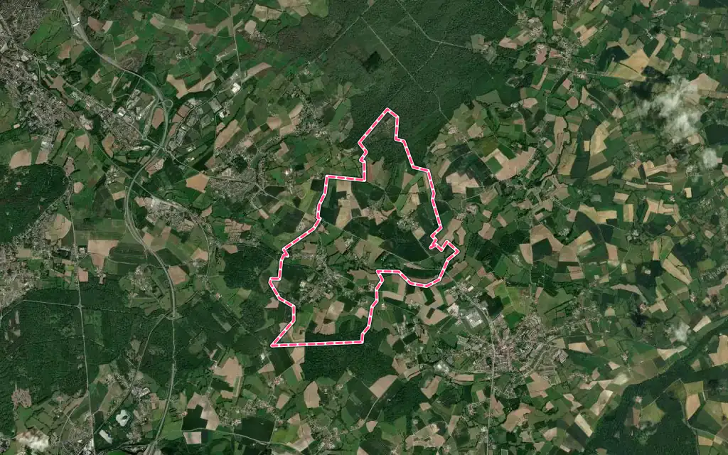 Vue satellite de Carly avec ses contours administratifs