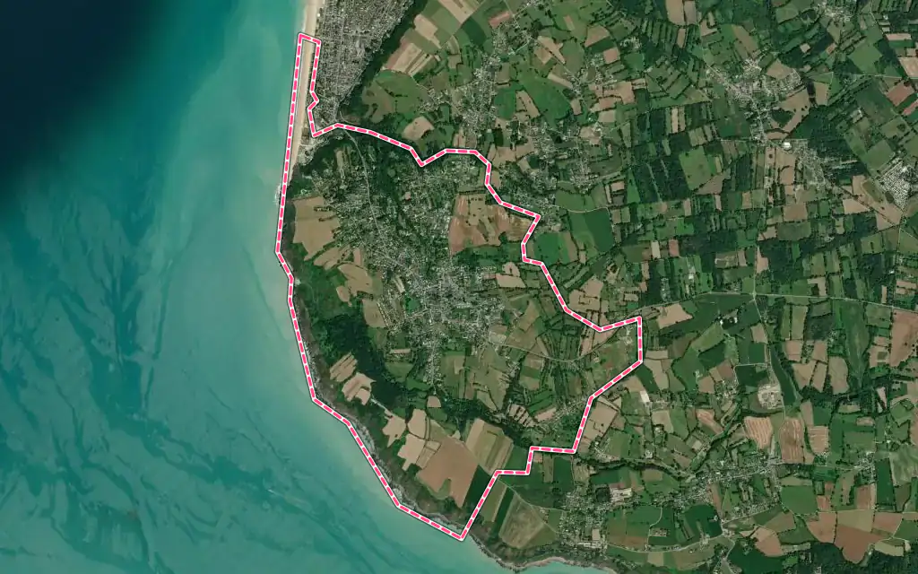 Vue satellite de Carolles avec ses contours administratifs