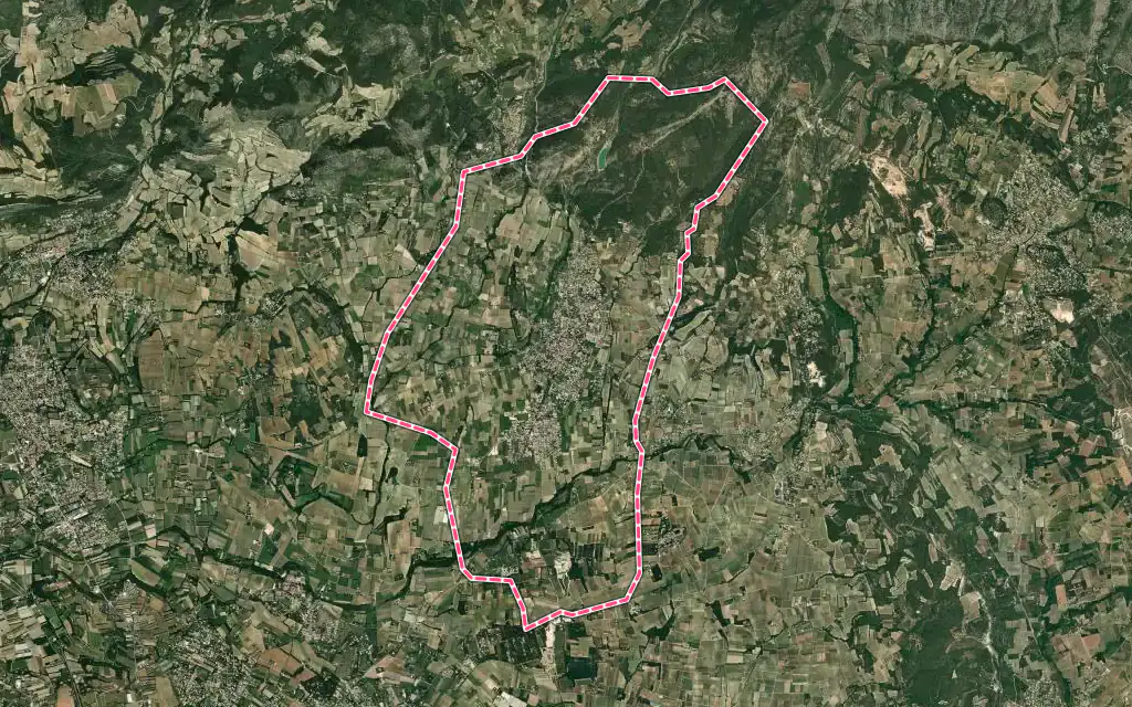 Vue satellite de Caromb avec ses contours administratifs