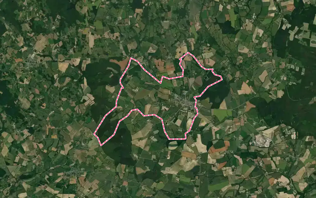 Vue satellite de Carrouges avec ses contours administratifs