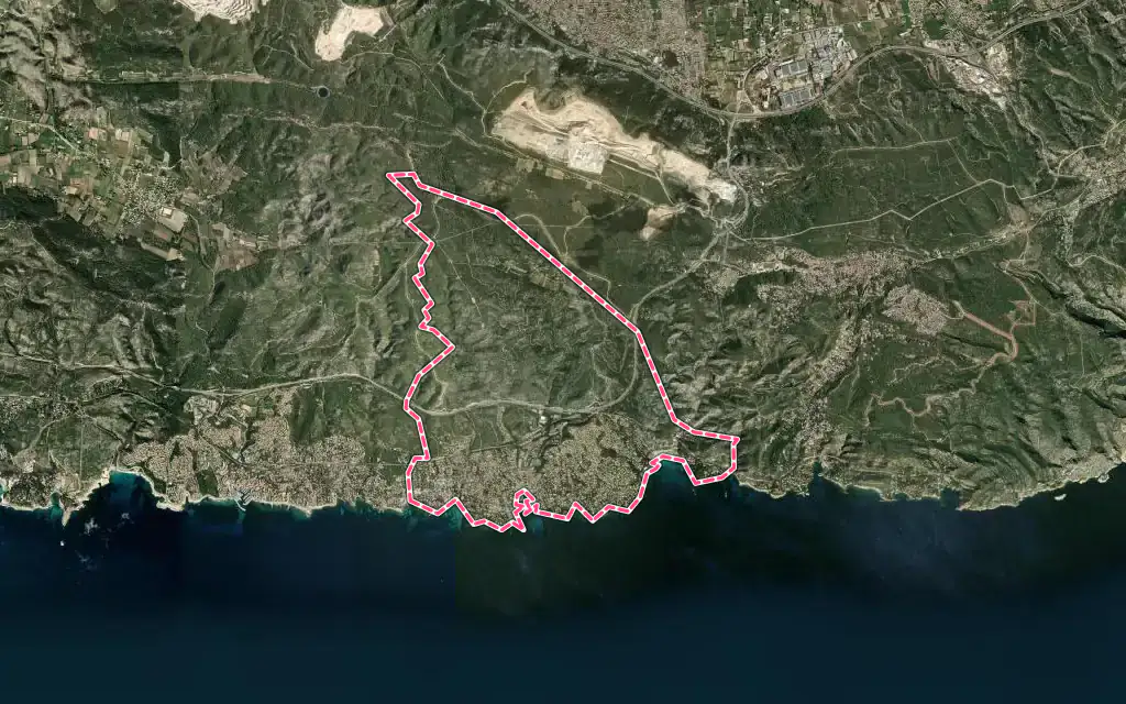Vue satellite de Carry-le-Rouet avec ses contours administratifs