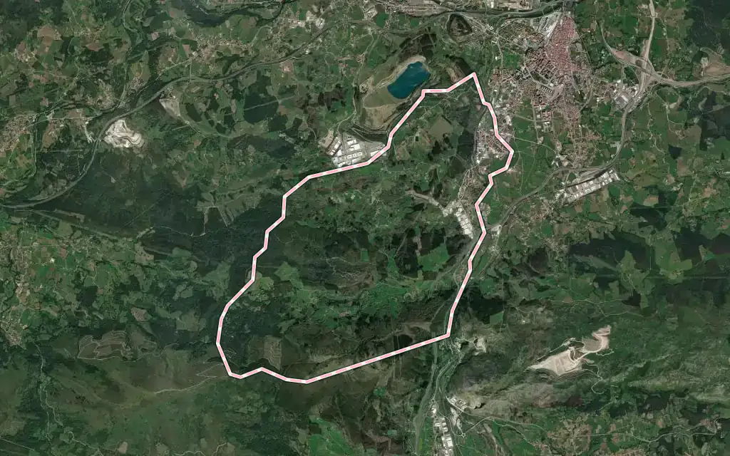 Vista satélite de Cartes con su contorno administrativo
