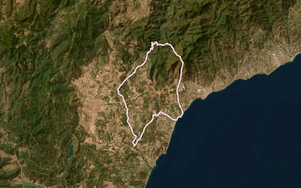 Vista satélite de Casares con su contorno administrativo