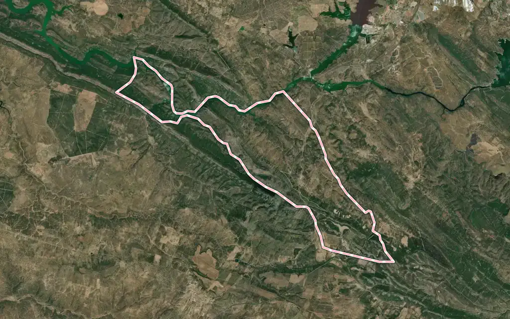 Vista satélite de Casas de Miravete con su contorno administrativo