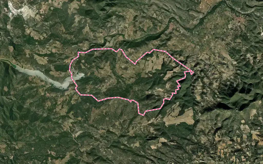 Vue satellite de Cassagnes avec ses contours administratifs