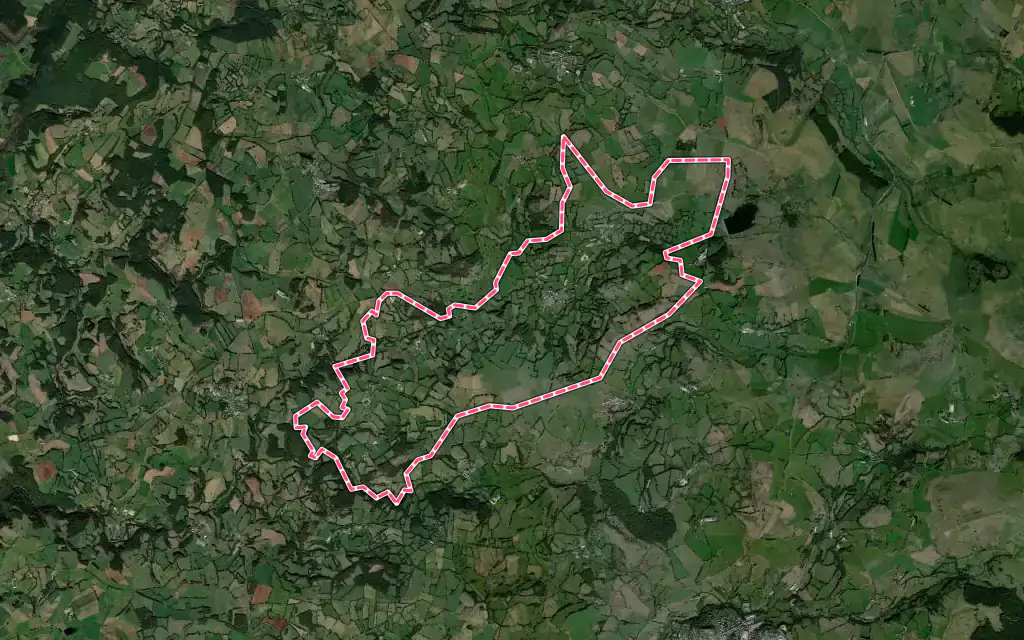 Vue satellite de Cassuéjouls avec ses contours administratifs
