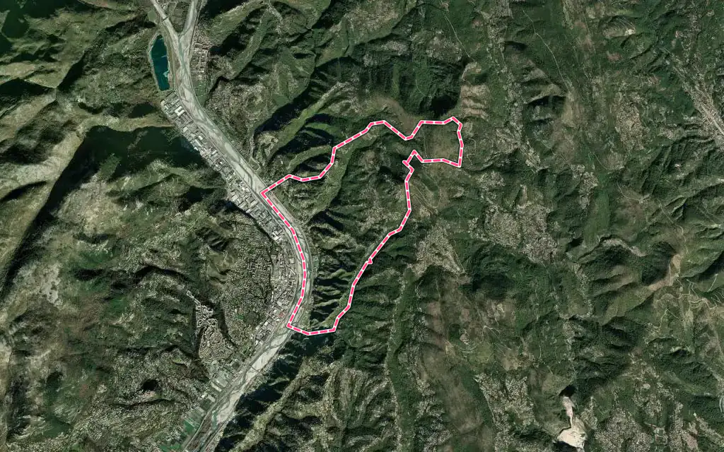 Vue satellite de Castagniers avec ses contours administratifs