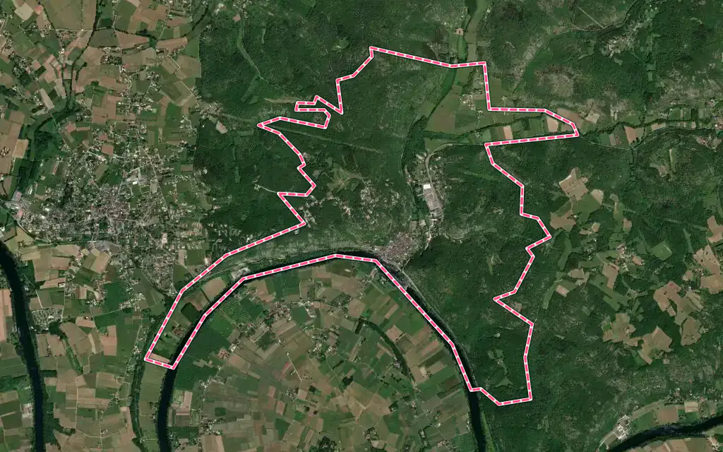 Vue satellite de Castelfranc avec ses contours administratifs