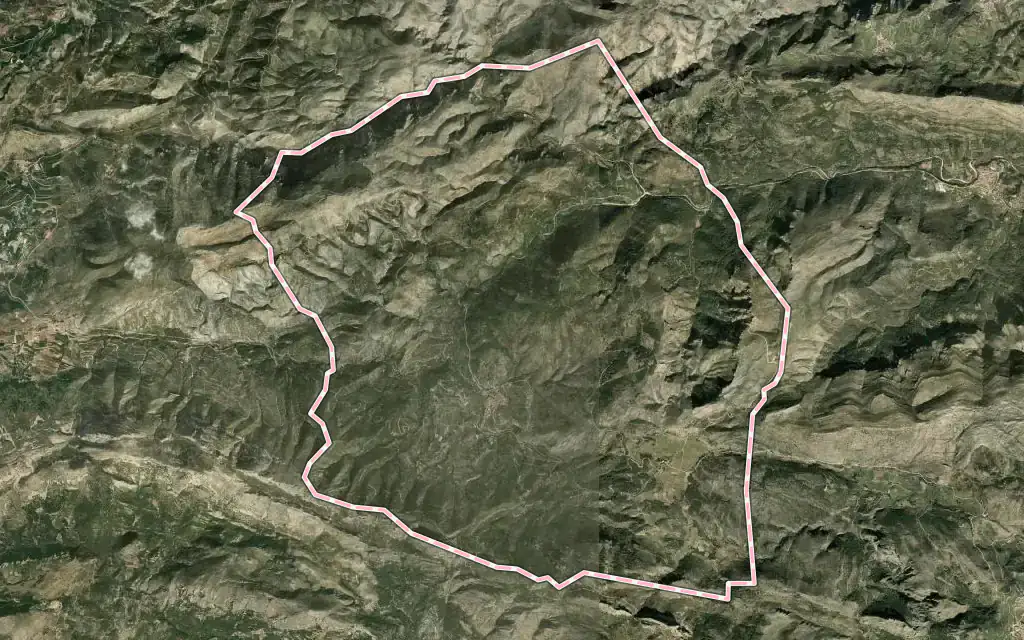 Vista satélite de Castell de Castells con su contorno administrativo
