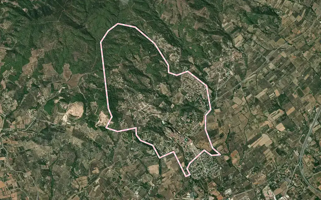 Vista satélite de Castellvell del Camp con su contorno administrativo