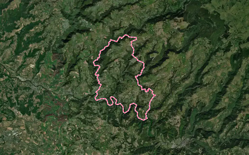 Vue satellite de Castelnau-de-Mandailles avec ses contours administratifs