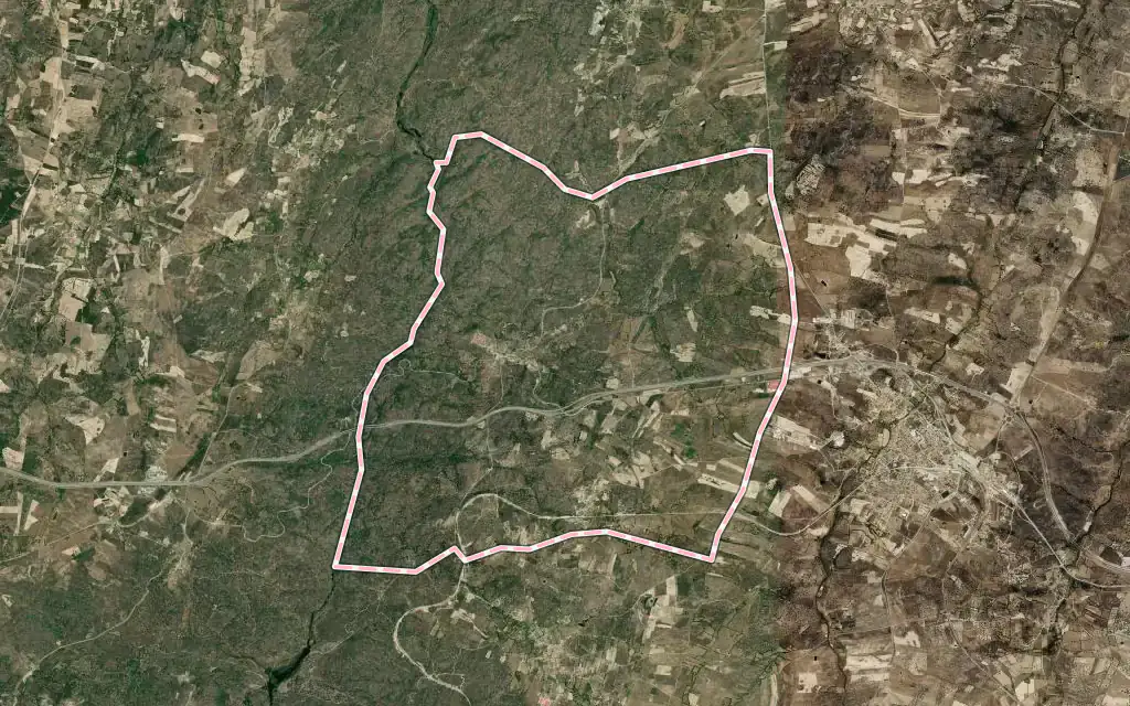 Vista satélite de Castelo Bom con su contorno administrativo