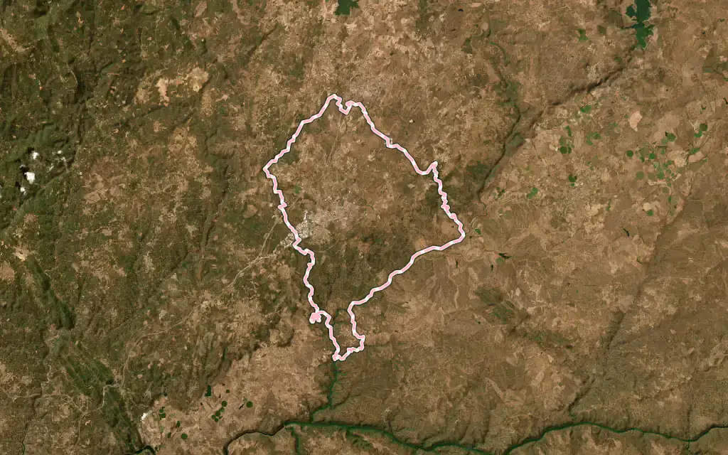 Vista satélite de Castelo Branco con su contorno administrativo