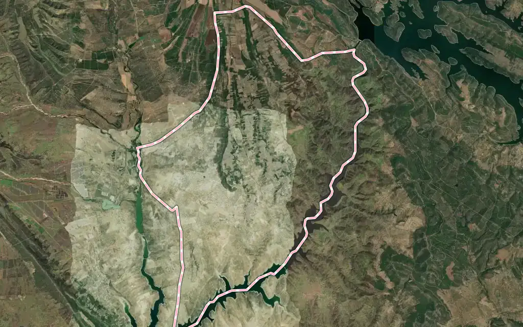 Vista satélite de Castilblanco con su contorno administrativo