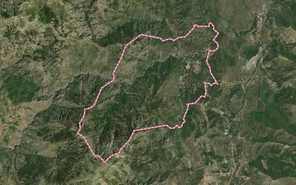 Vue satellite de Castirla avec ses contours administratifs