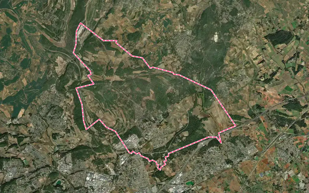Vue satellite de Castries avec ses contours administratifs