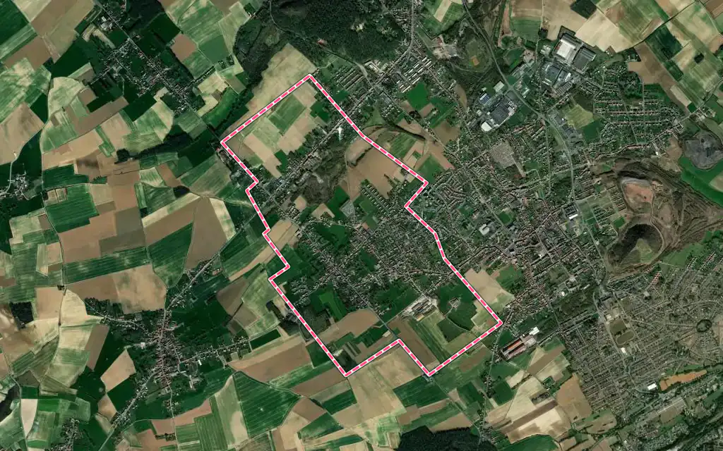 Vue satellite de Cauchy-à-la-Tour avec ses contours administratifs