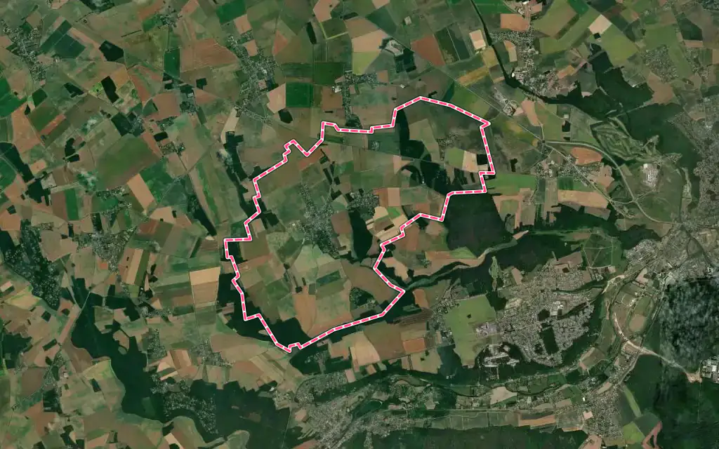 Vue satellite de Caugé avec ses contours administratifs