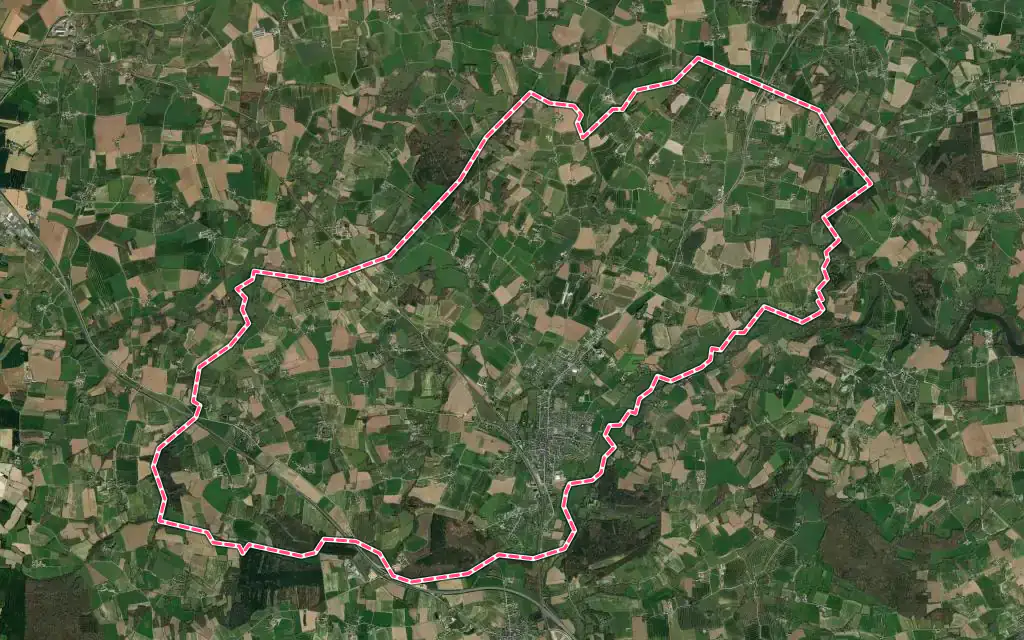 Vue satellite de Caulnes avec ses contours administratifs