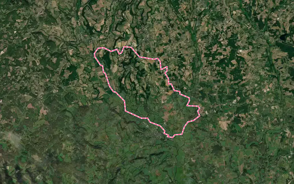 Vue satellite de Cavagnac avec ses contours administratifs
