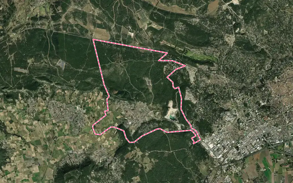 Vue satellite de Caveirac avec ses contours administratifs