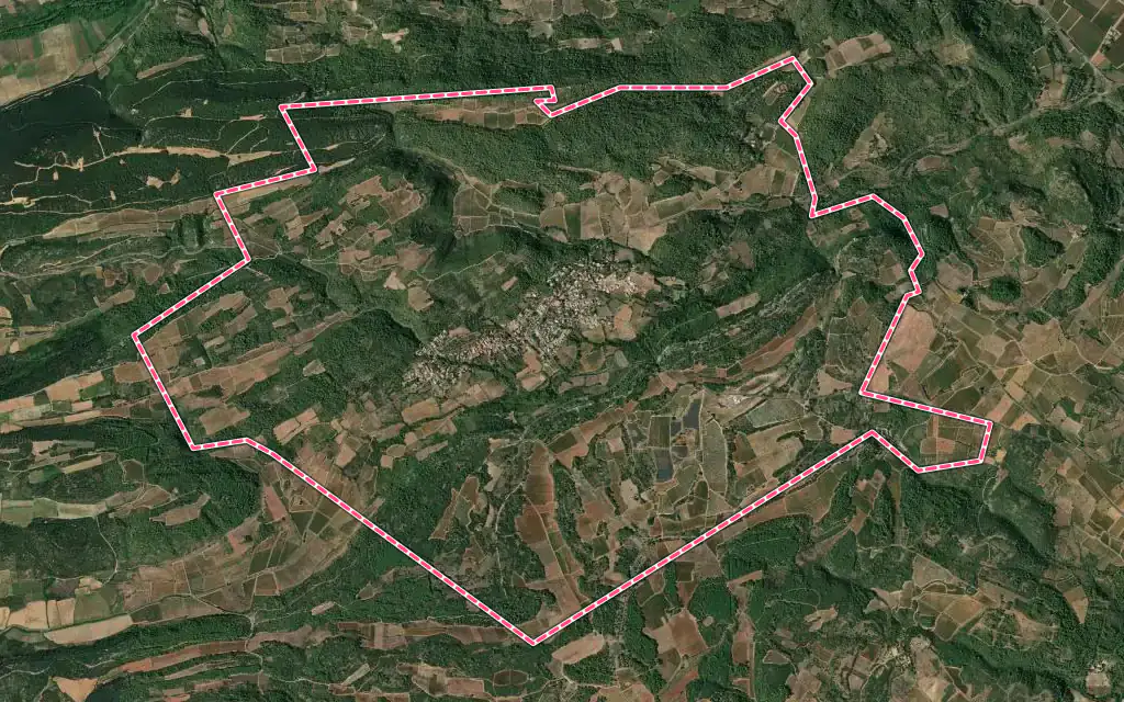 Vue satellite de Cazedarnes avec ses contours administratifs