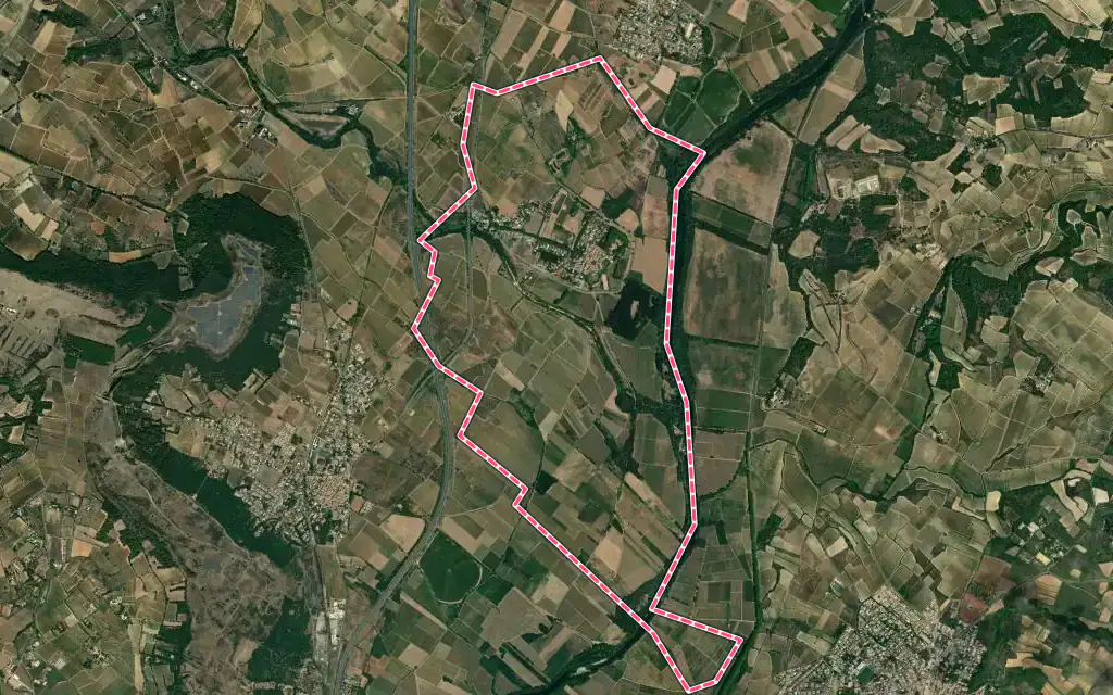 Vue satellite de Cazouls-d'Hérault avec ses contours administratifs