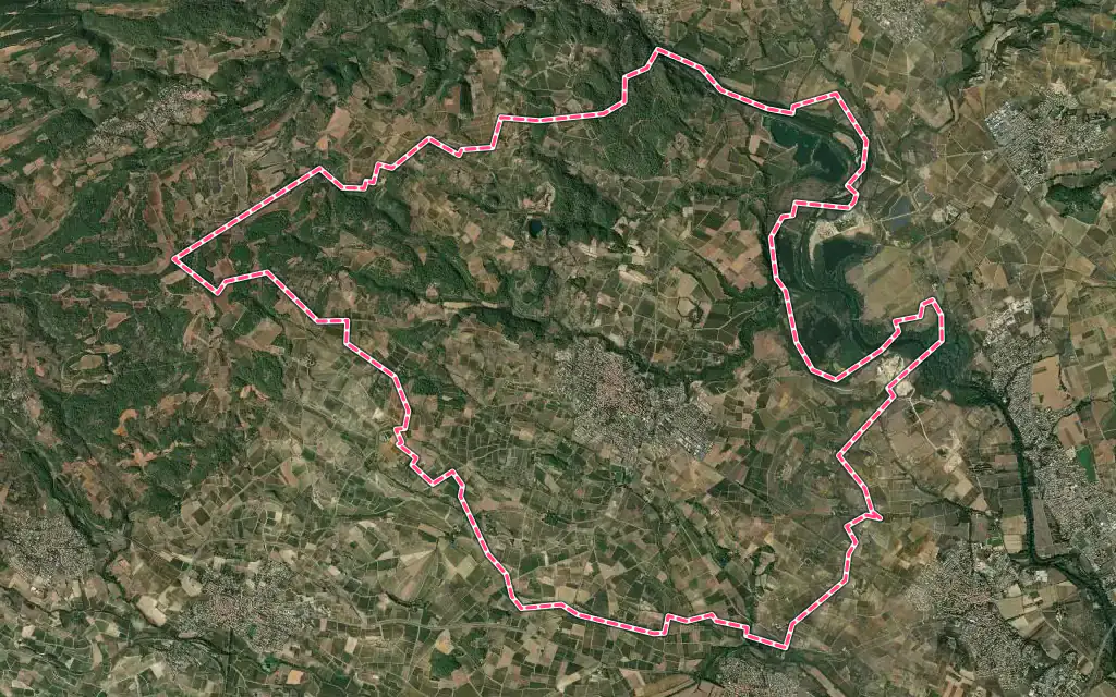 Vue satellite de Cazouls-lès-Béziers avec ses contours administratifs