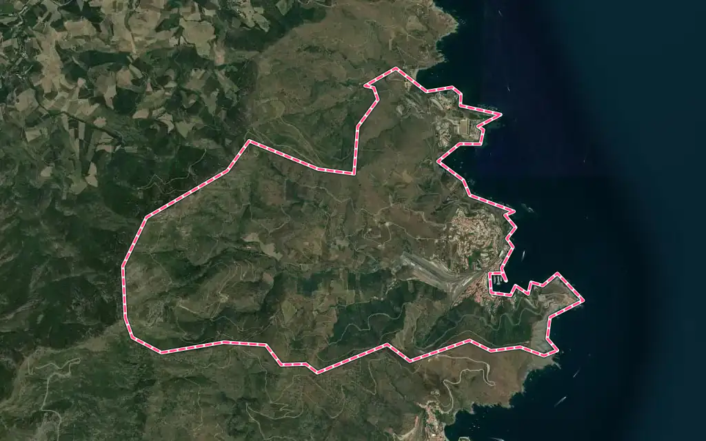 Vue satellite de Cerbère avec ses contours administratifs