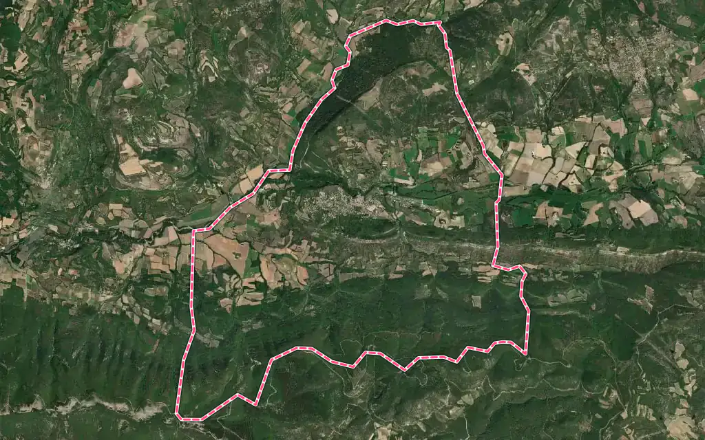 Vue satellite de Céreste avec ses contours administratifs