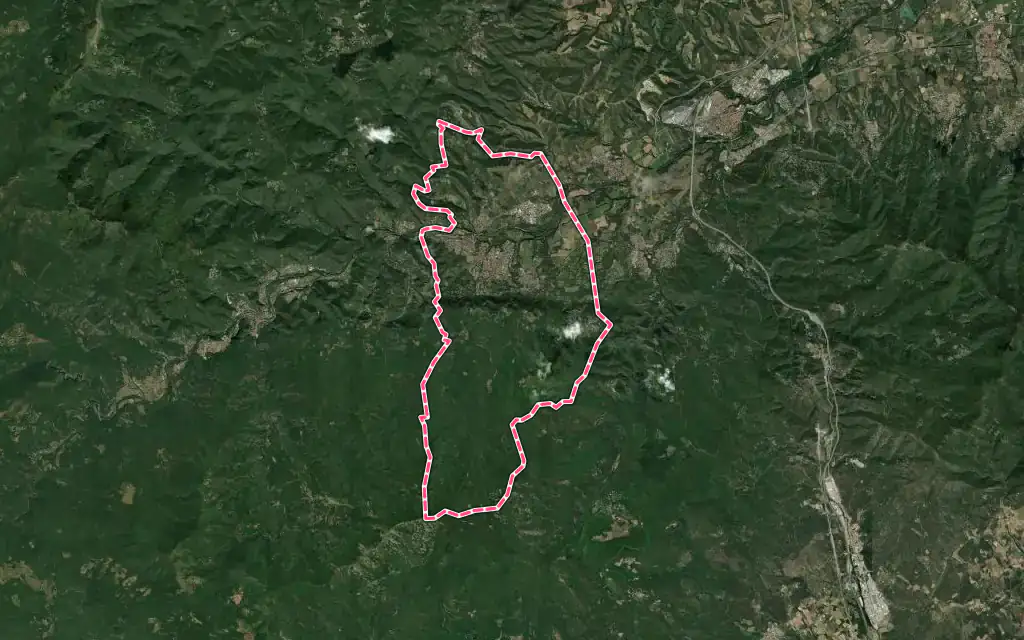 Vue satellite de Céret avec ses contours administratifs