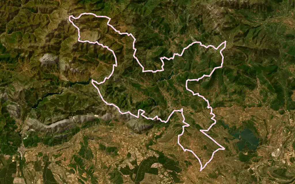 Vista satélite de Cervera de Pisuerga con su contorno administrativo