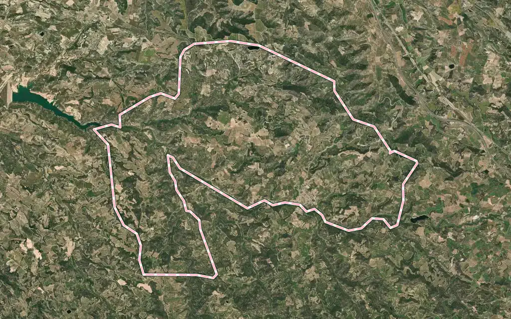 Vista satélite de Cervià de les Garrigues con su contorno administrativo