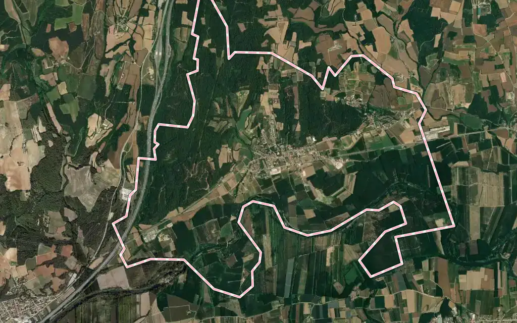 Vista satélite de Cervià de Ter con su contorno administrativo
