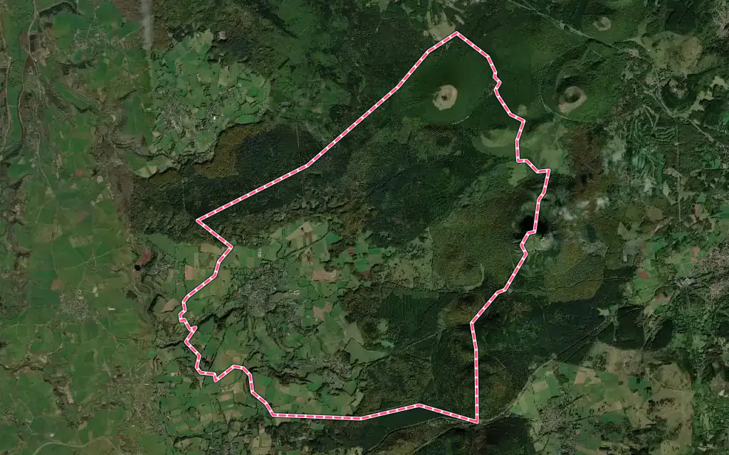 Vue satellite de Ceyssat avec ses contours administratifs