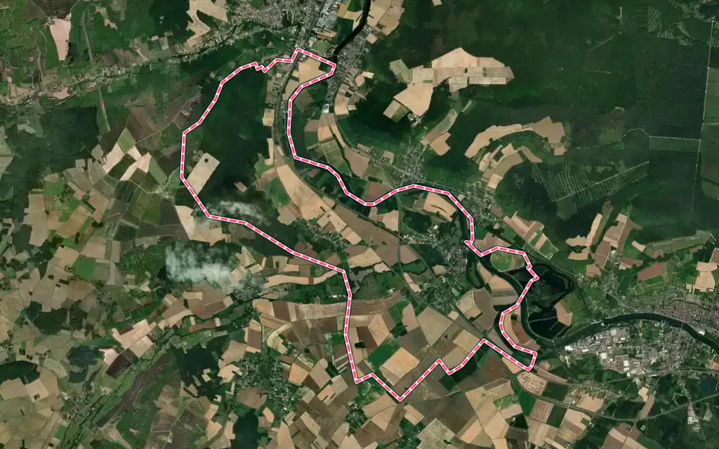Vue satellite de Cézy avec ses contours administratifs