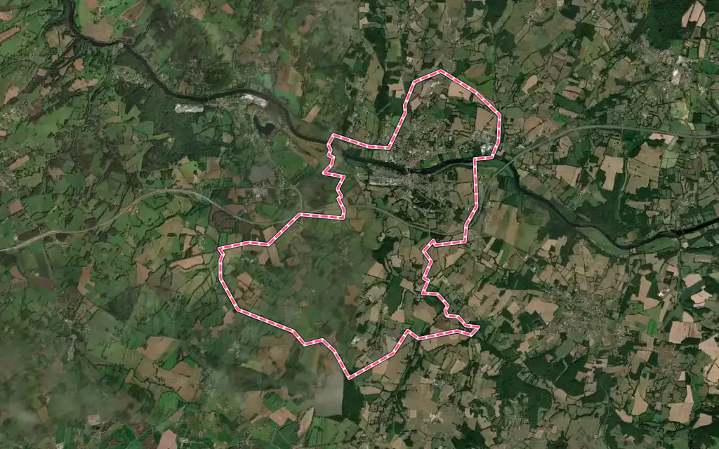 Vue satellite de Chabanais avec ses contours administratifs