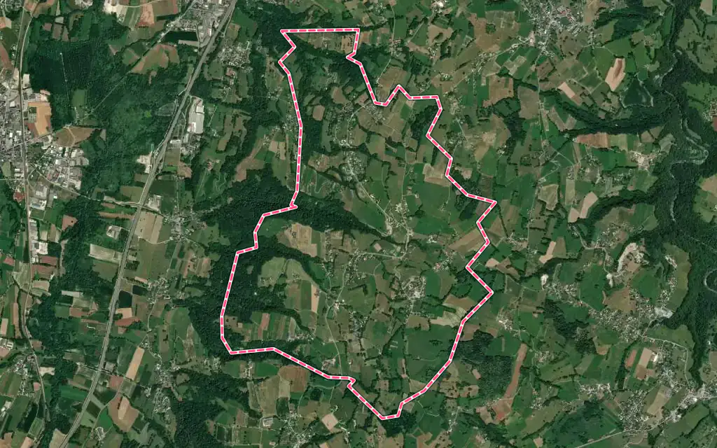 Vue satellite de Chainaz-les-Frasses avec ses contours administratifs