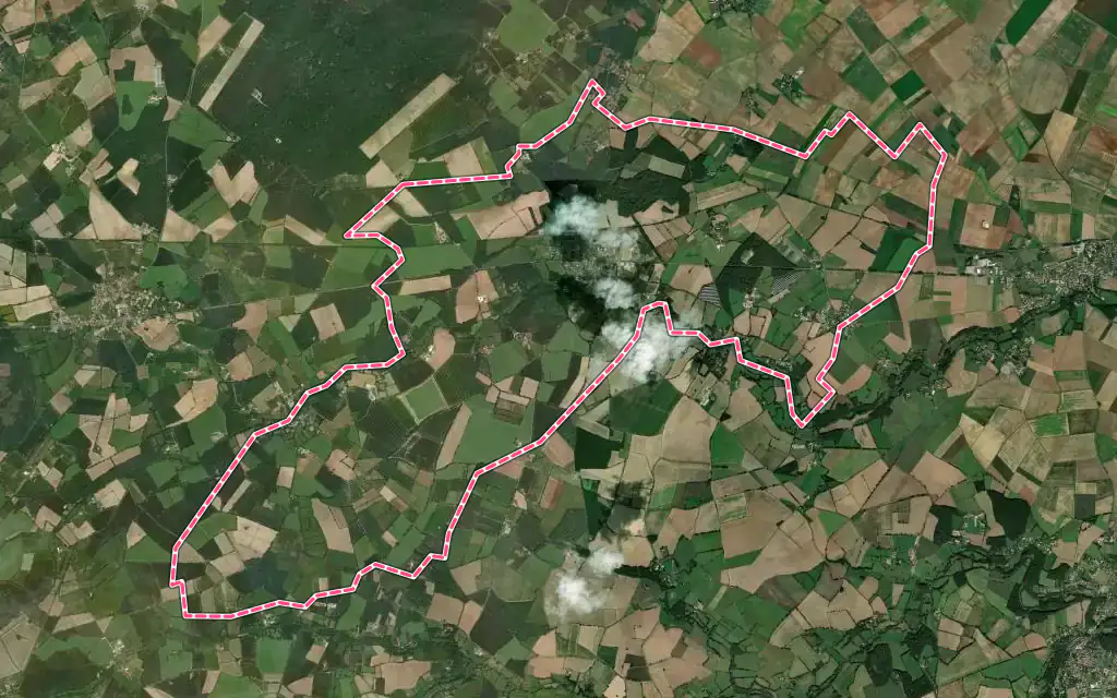 Vue satellite de Chalandray avec ses contours administratifs