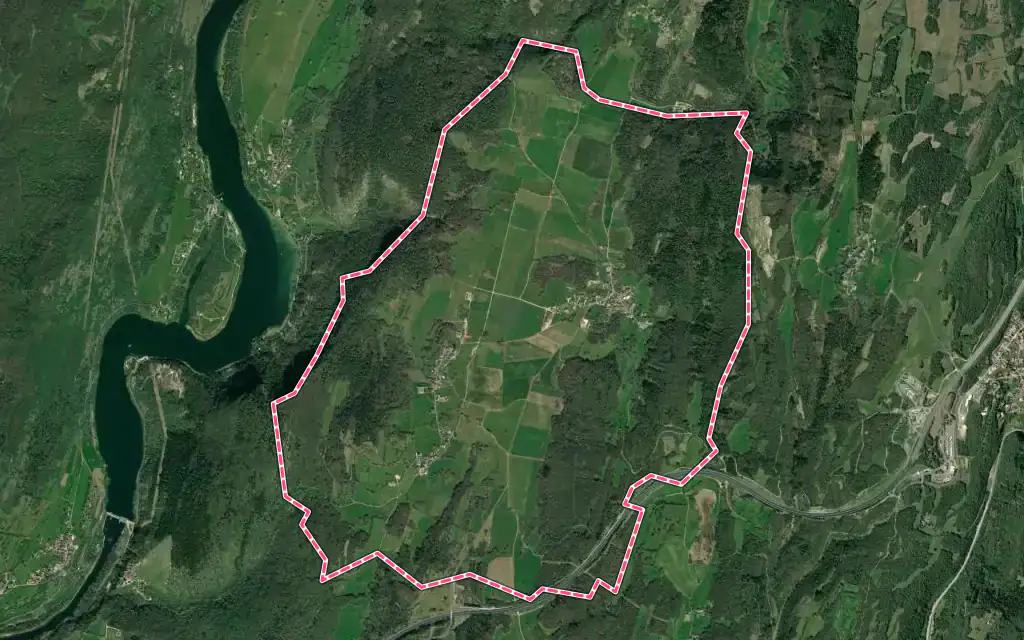 Vue satellite de Challes-la-Montagne avec ses contours administratifs