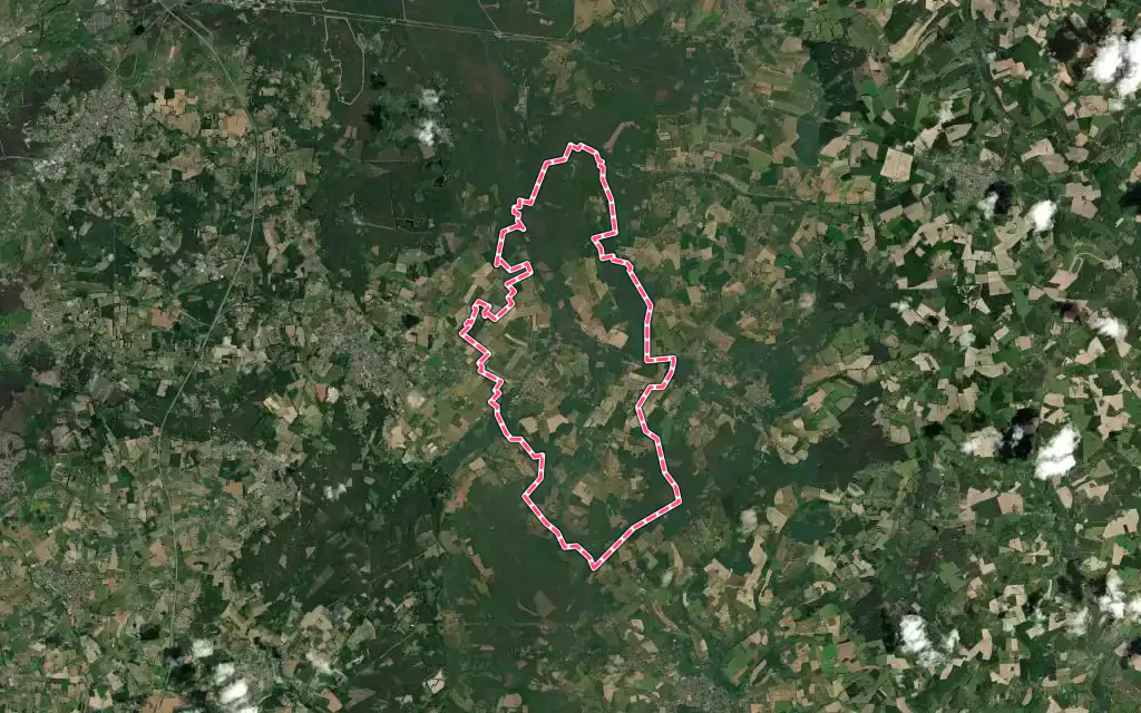 Vue satellite de Challes avec ses contours administratifs