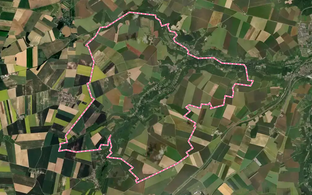 Vue satellite de Chalo-Saint-Mars avec ses contours administratifs