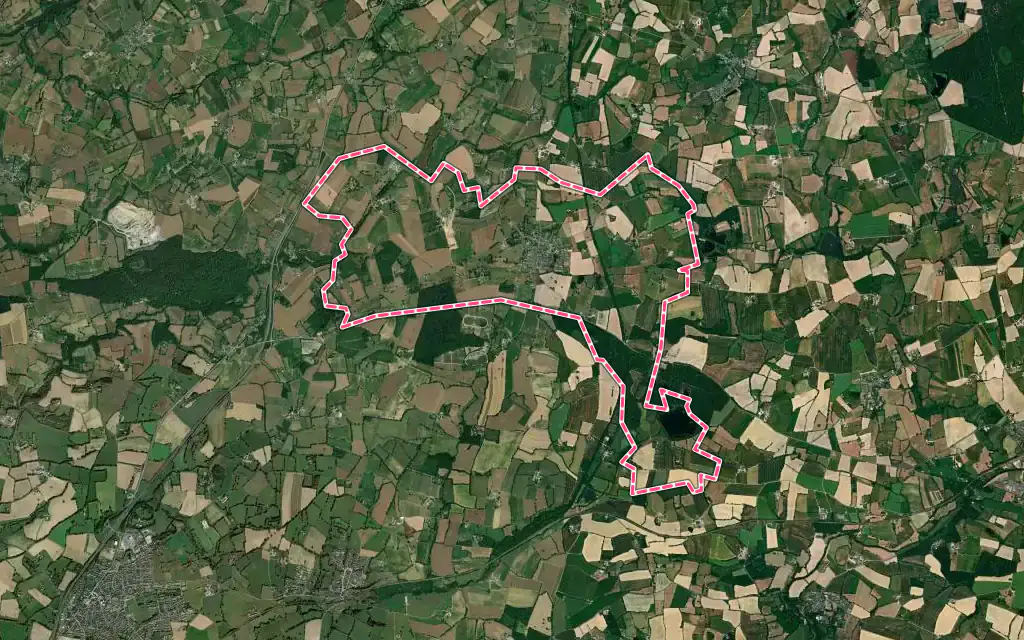 Vue satellite de Châlons-du-Maine avec ses contours administratifs