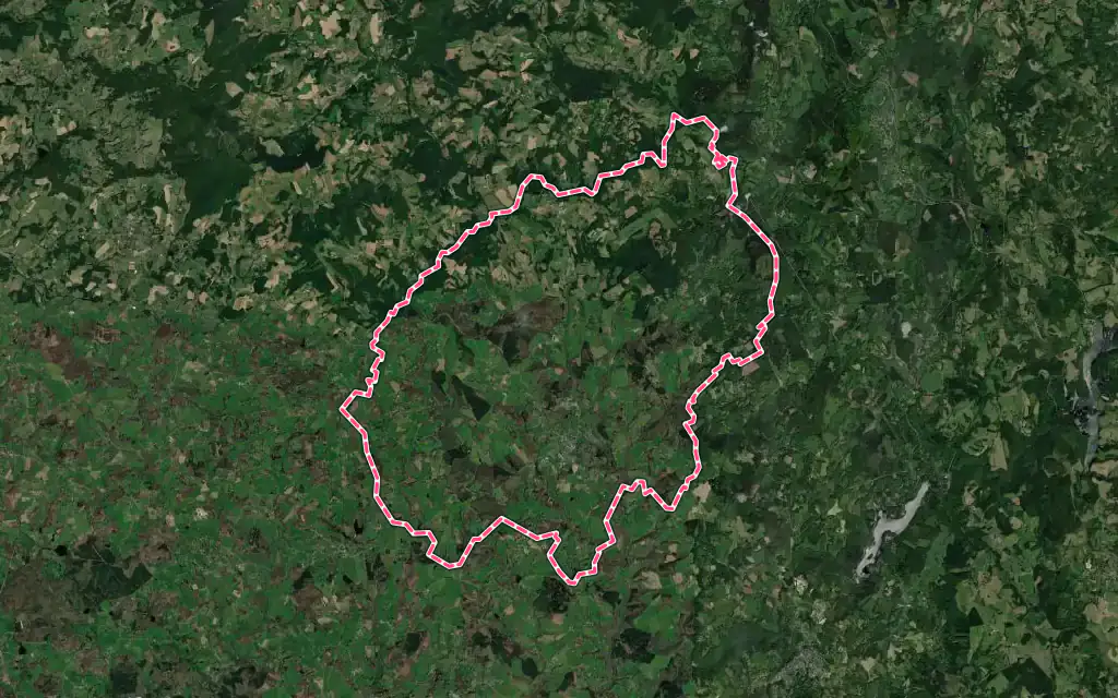 Vue satellite de Chamberet avec ses contours administratifs