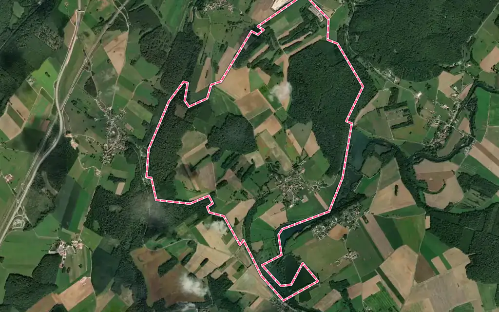 Vue satellite de Chambornay-lès-Bellevaux avec ses contours administratifs