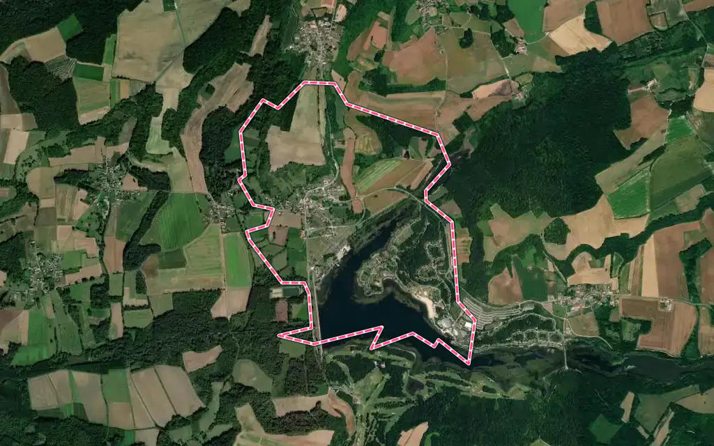 Vue satellite de Chamouille avec ses contours administratifs