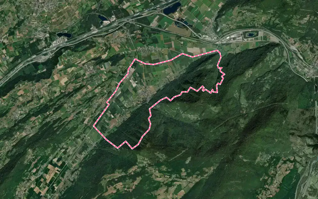 Vue satellite de Chamoux-sur-Gelon avec ses contours administratifs