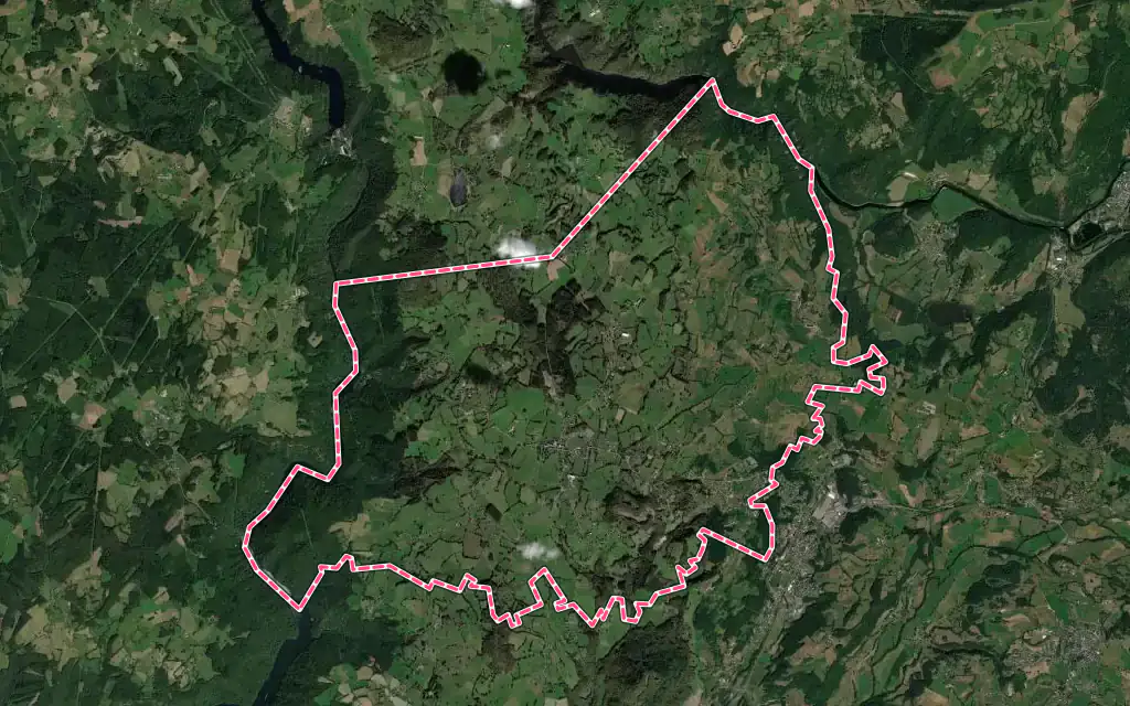 Vue satellite de Champagnac avec ses contours administratifs