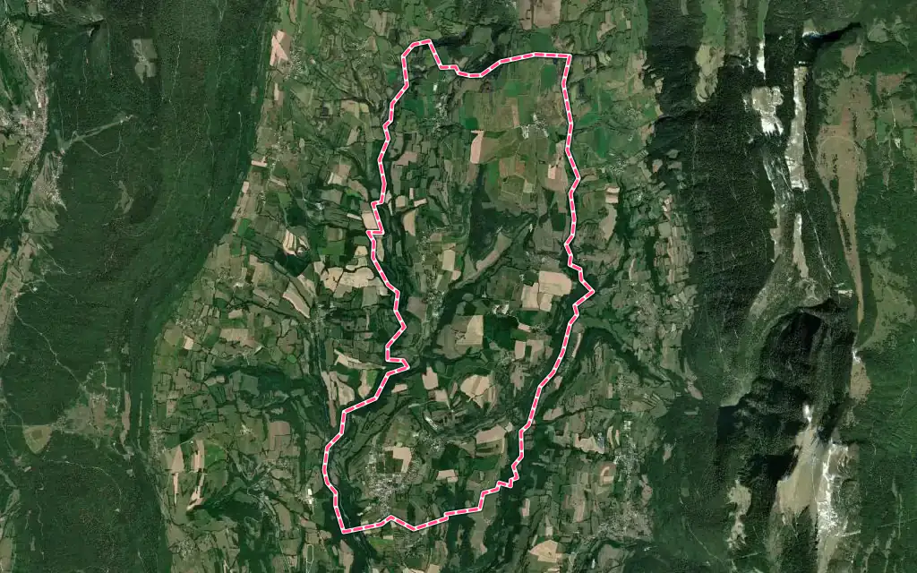 Vue satellite de Champagne-en-Valromey avec ses contours administratifs